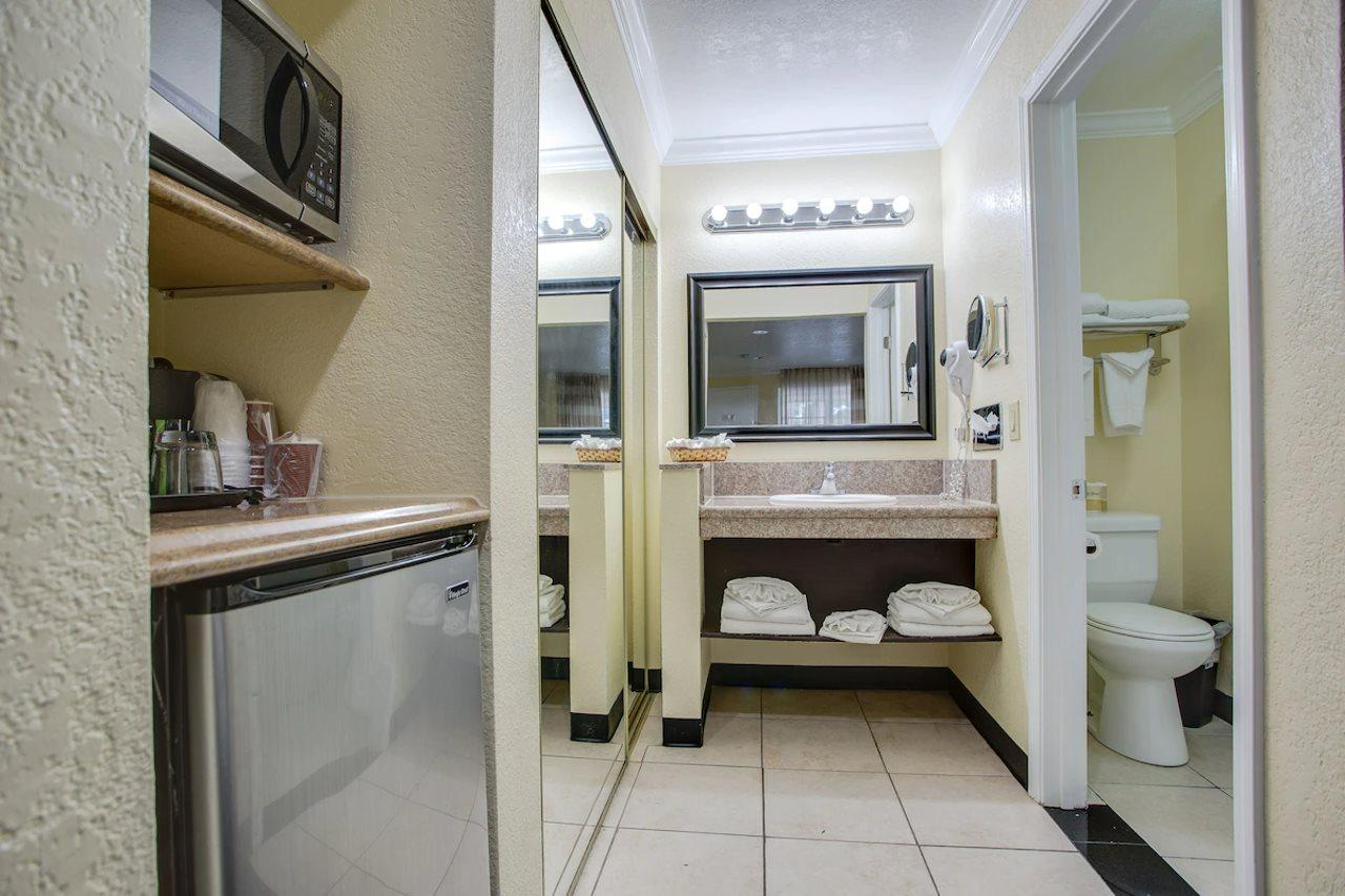 Best Inn & Suites Buena Park Eksteriør bilde